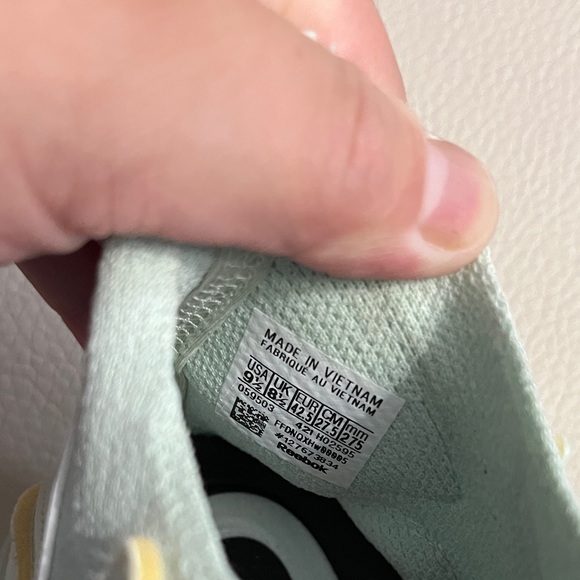 NWT - Reebok x Victoria Beckham Men’s Bolton Low Storm Glow - EU 42.5/US 9.5 - Picture 8 of 8